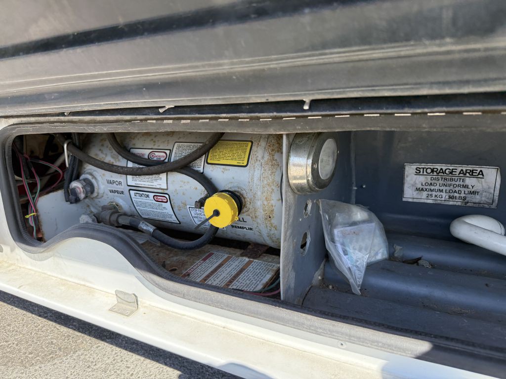 2016 Chevrolet Express Image 25