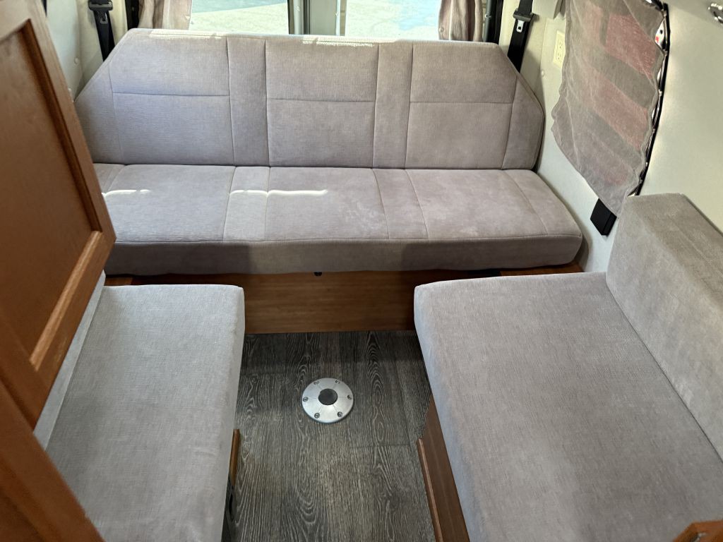 2016 Chevrolet Express Image 38