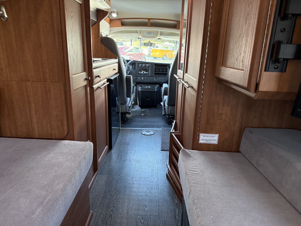2016 Chevrolet Express Image 46