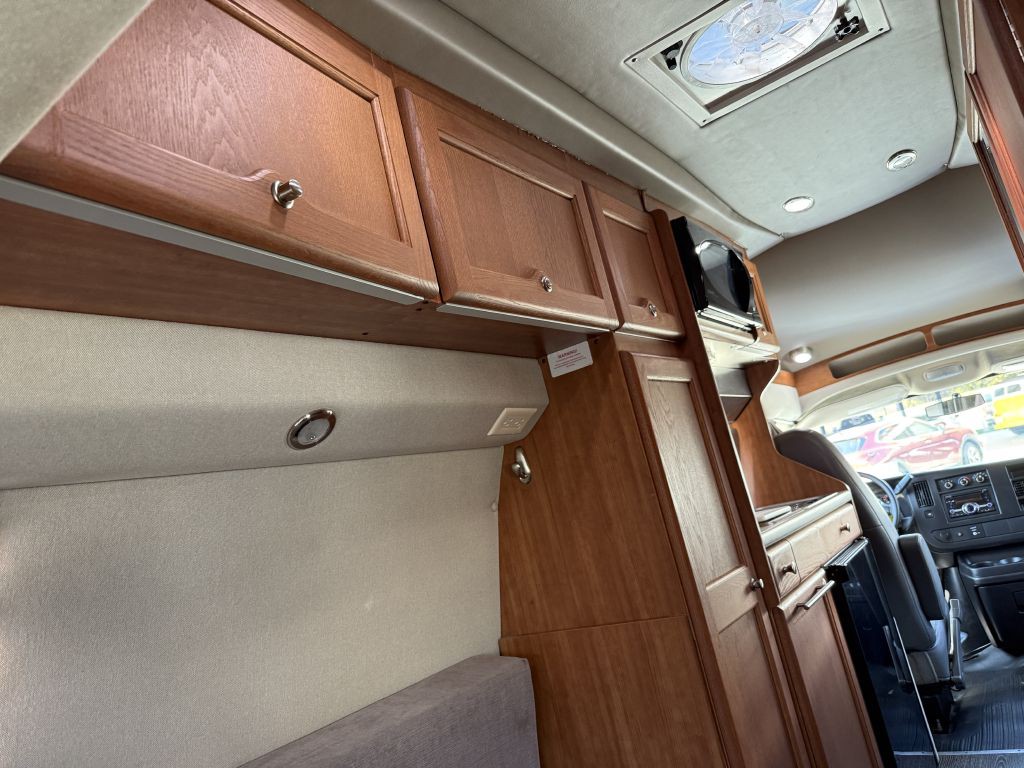 2016 Chevrolet Express Image 47