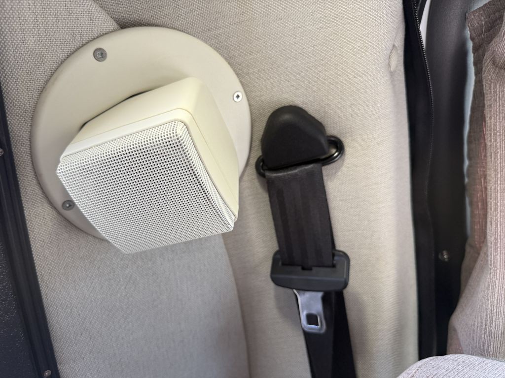 2016 Chevrolet Express Image 50