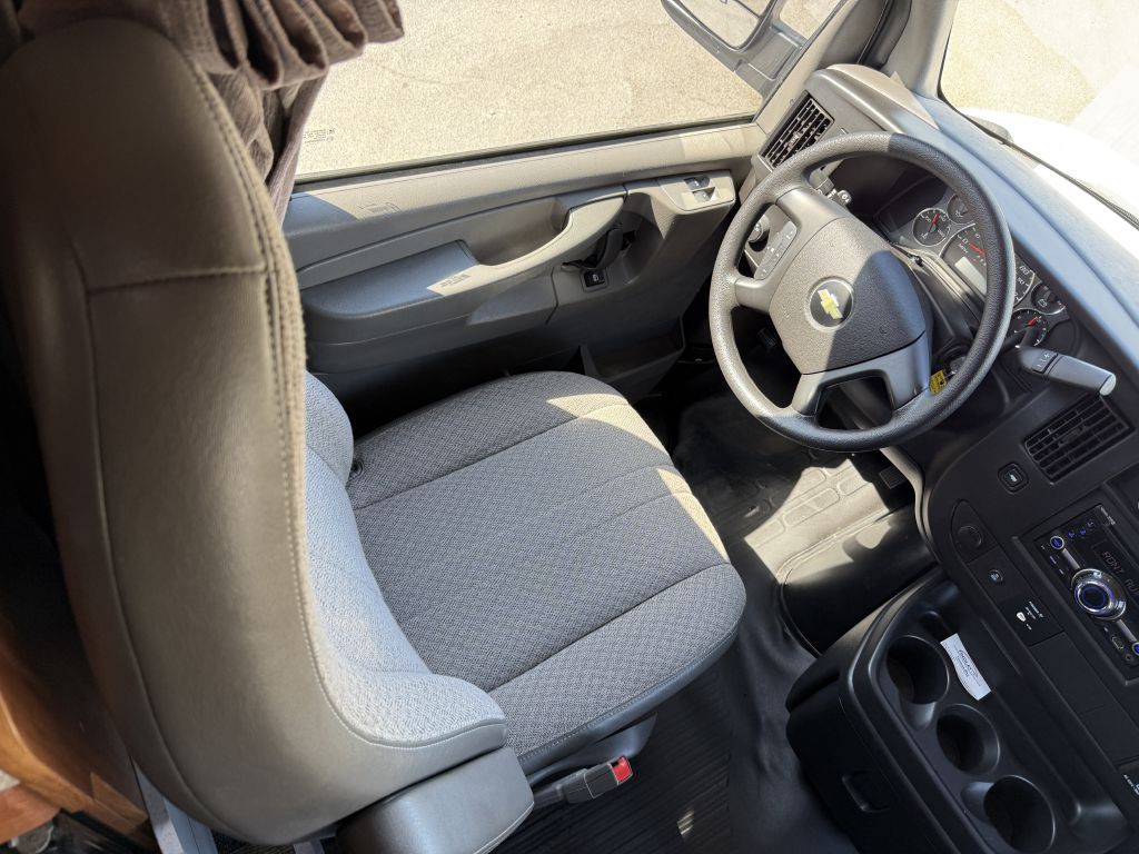 2016 Chevrolet Express Image 62