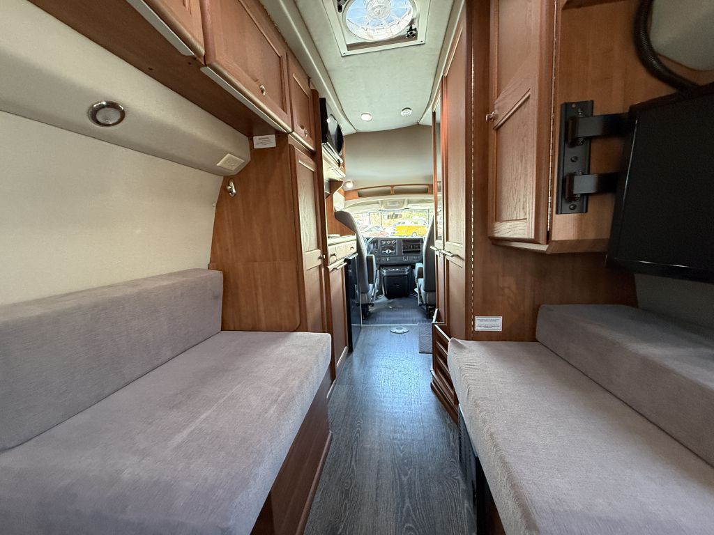 2016 Chevrolet Express Image 65