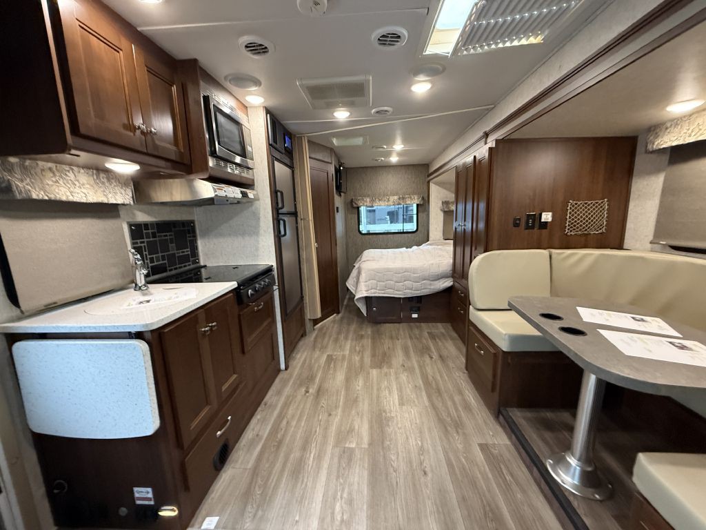 2017 Mercedes-Benz Sprinter Image 37