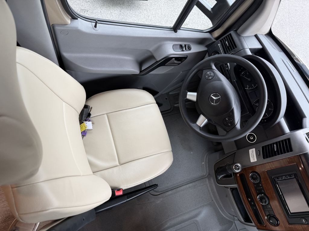 2017 Mercedes-Benz Sprinter Image 38