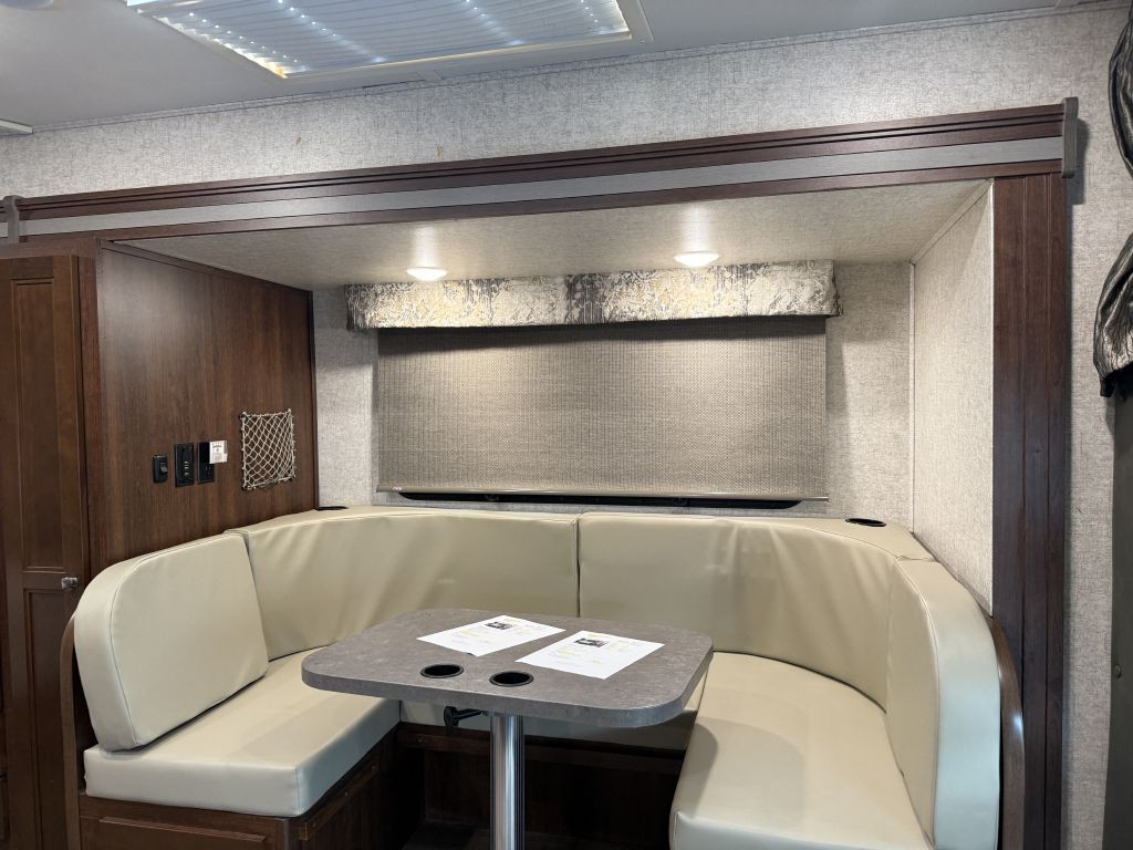 2017 Mercedes-Benz Sprinter Image 41