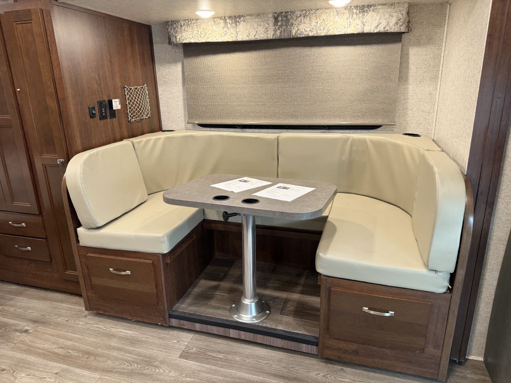 2017 Mercedes-Benz Sprinter Image 42