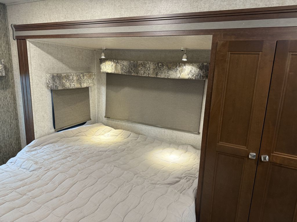 2017 Mercedes-Benz Sprinter Image 62