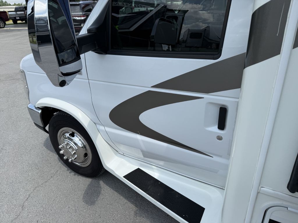 2020 Ford Econoline Image 14