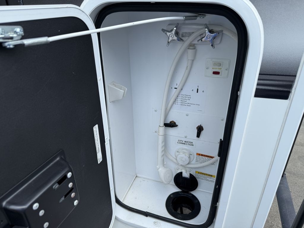 2020 Ford Econoline Image 20