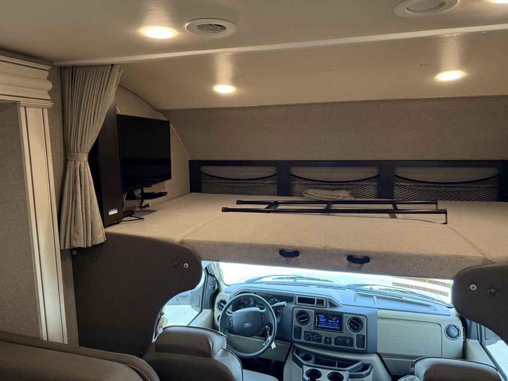 2020 Ford Econoline Image 39