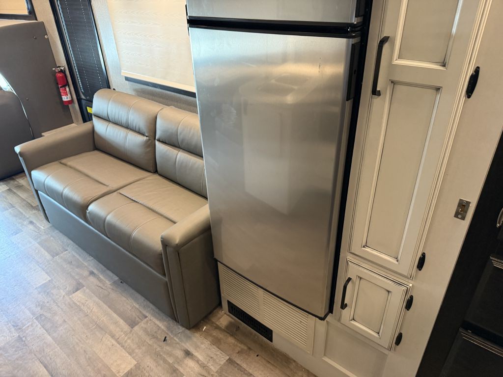 2020 Ford Econoline Image 50