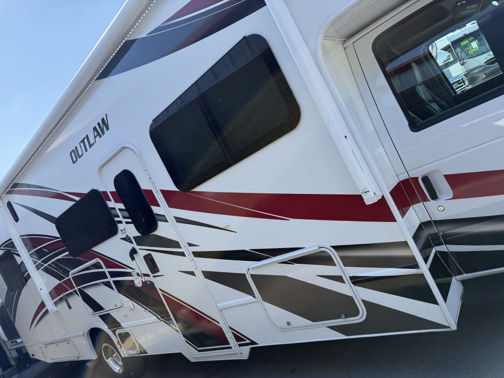2021 Ford Econoline Image 9