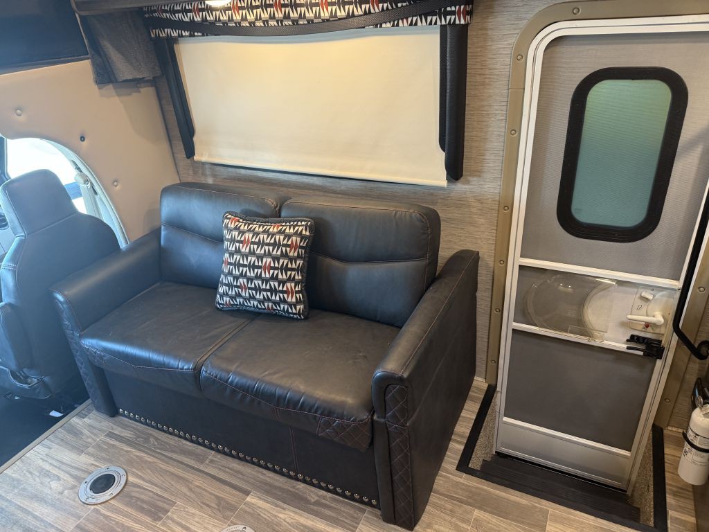 2021 Ford Econoline Image 36