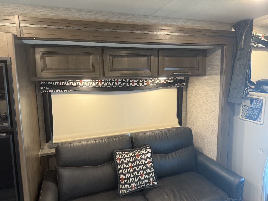 2021 Ford Econoline Image 39