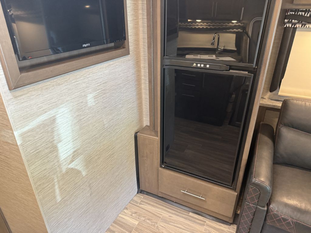 2021 Ford Econoline Image 40