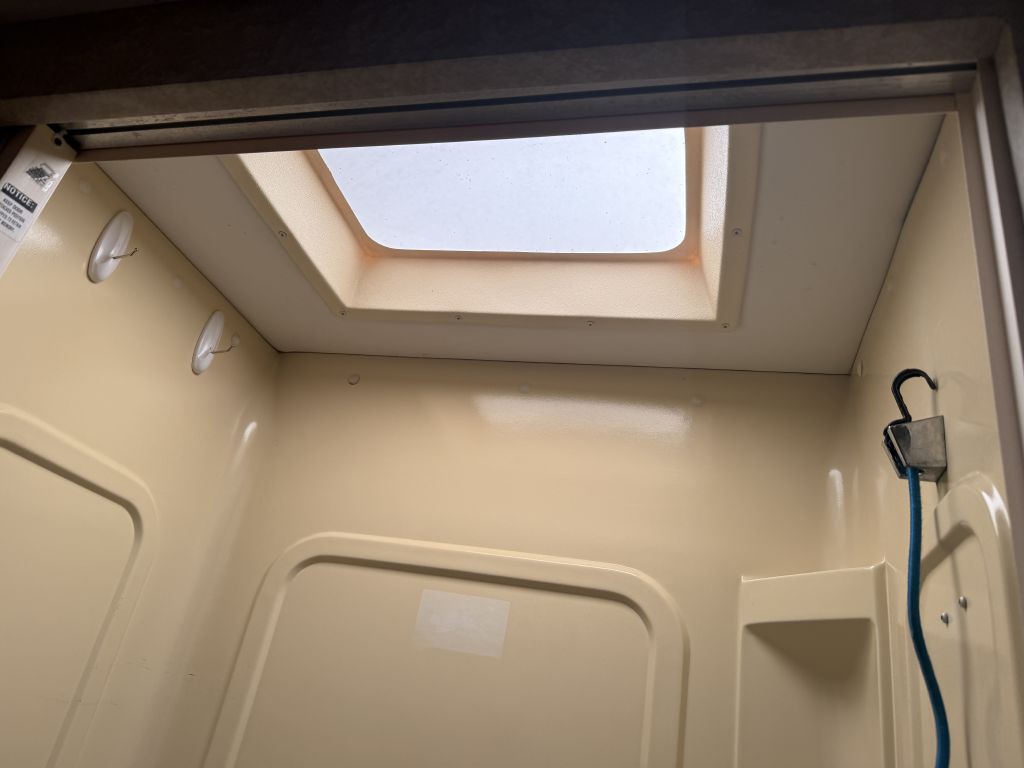 2006 Chevrolet Express Image 20