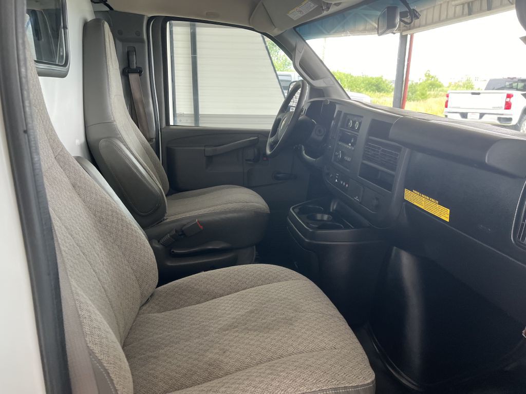 2018 Chevrolet Express Image 15