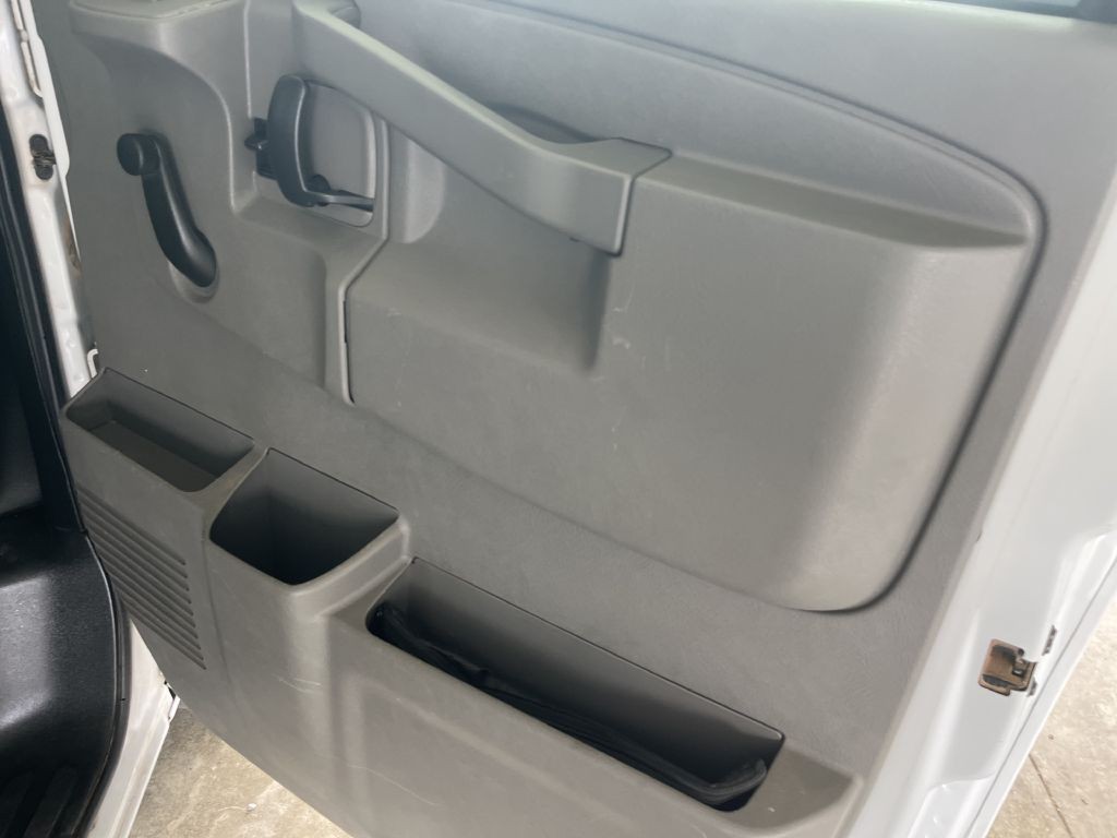 2018 Chevrolet Express Image 16