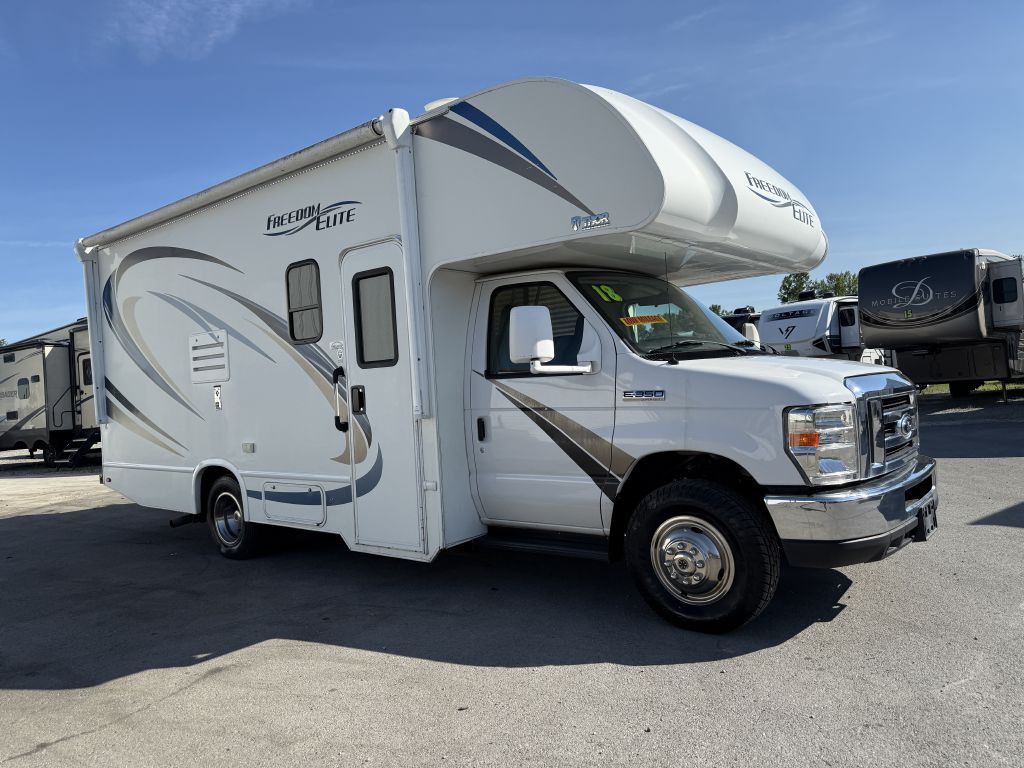 2018 Ford Econoline Image 1