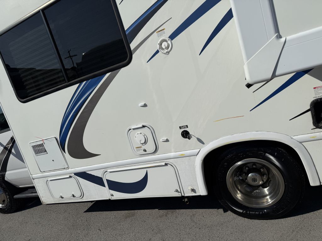 2018 Ford Econoline Image 11