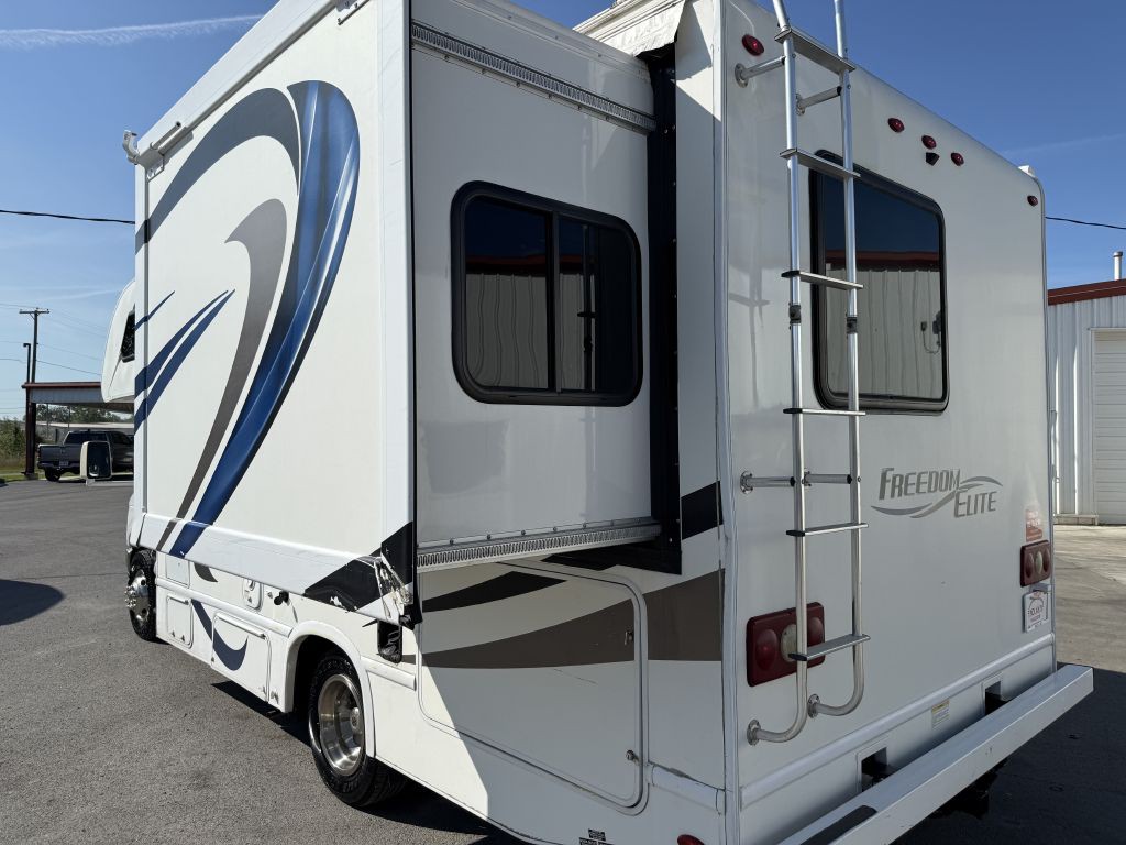 2018 Ford Econoline Image 25