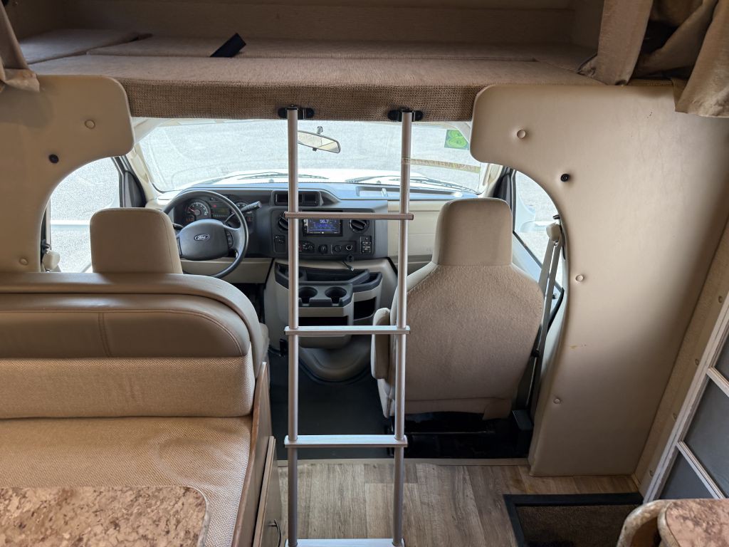 2018 Ford Econoline Image 35