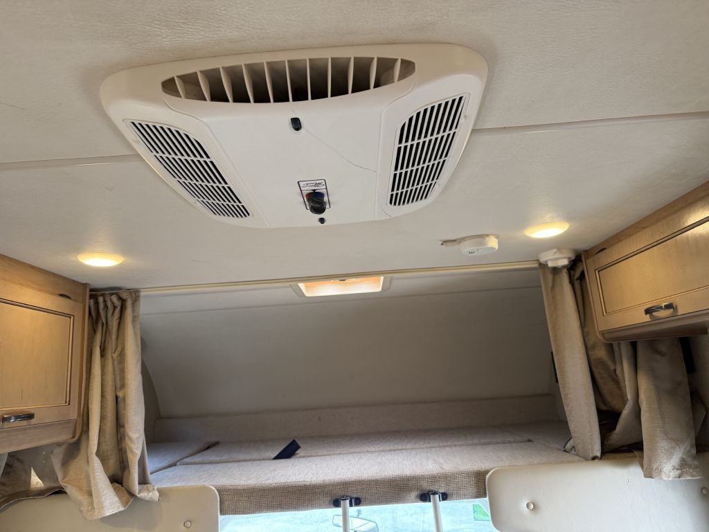 2018 Ford Econoline Image 40