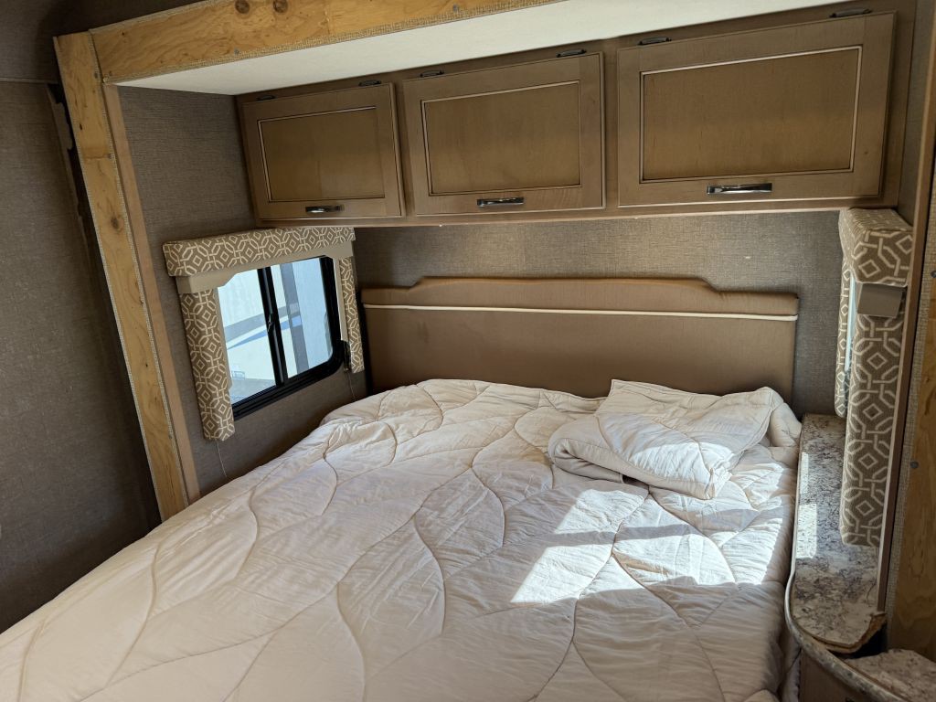 2018 Ford Econoline Image 51