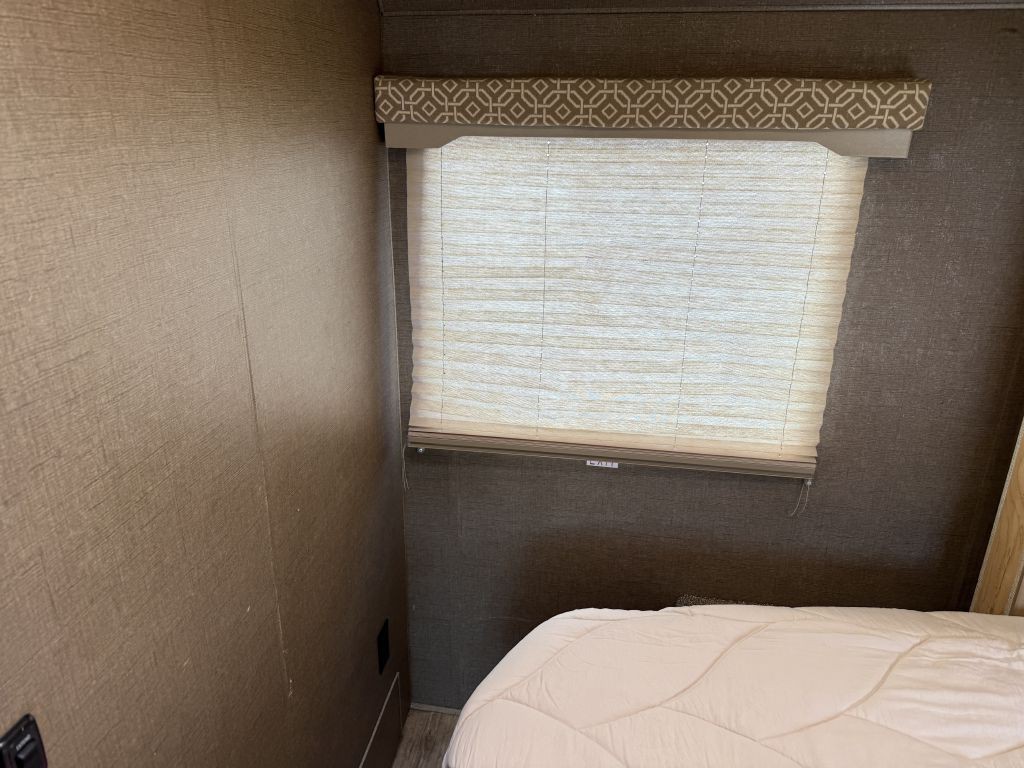 2018 Ford Econoline Image 52
