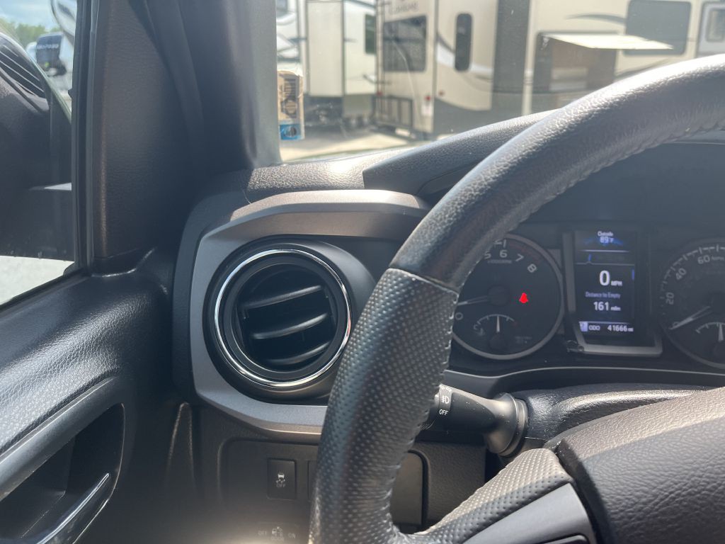 2022 Toyota Tacoma Image 19
