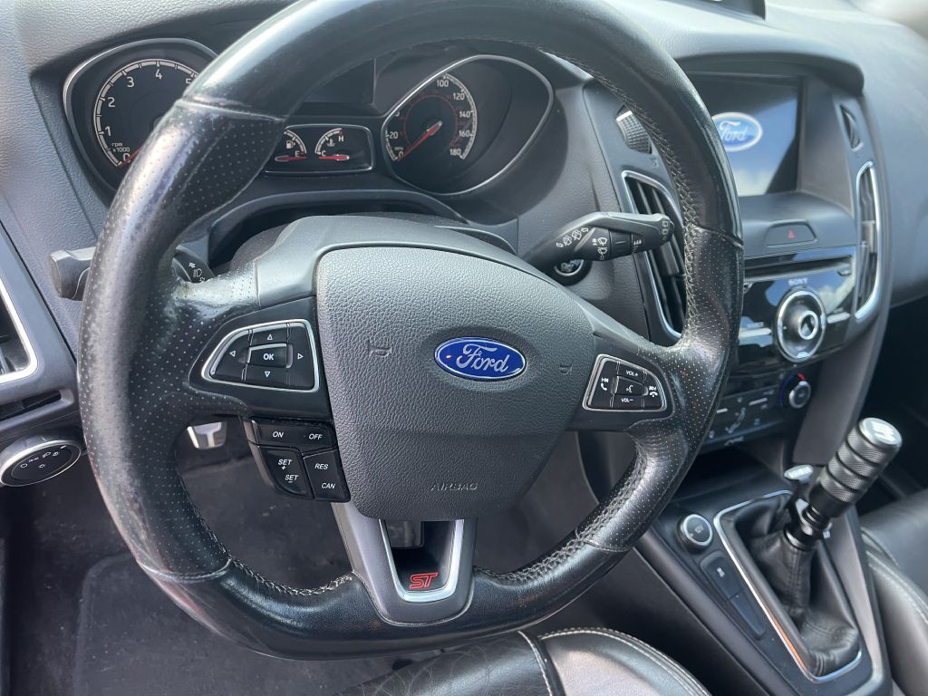 2016 Ford Focus Image 11