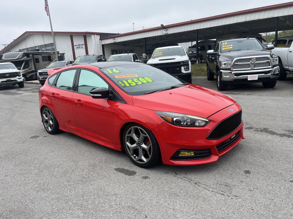 2016 Ford Focus Image 1