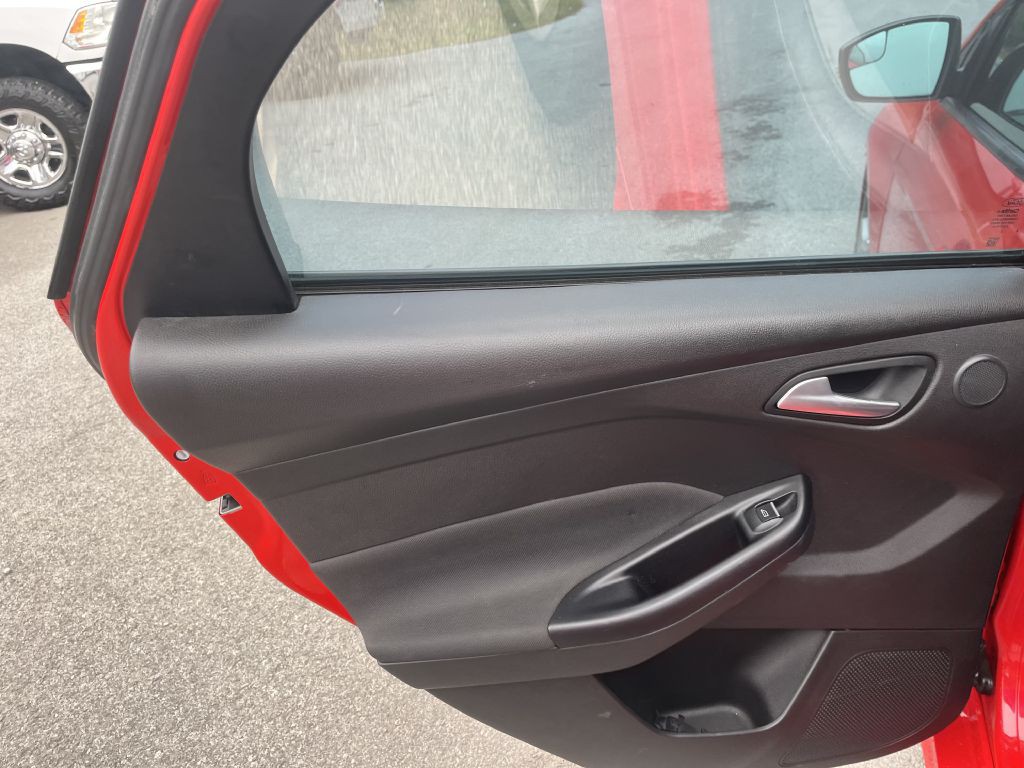 2016 Ford Focus Image 11
