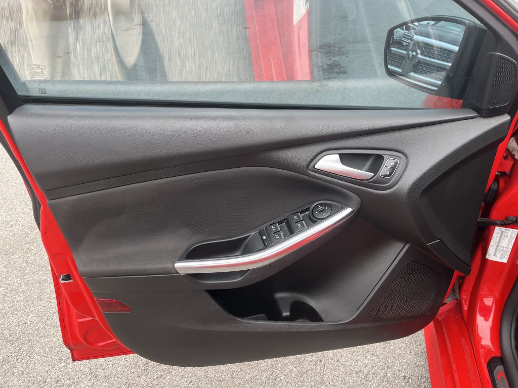 2016 Ford Focus Image 14