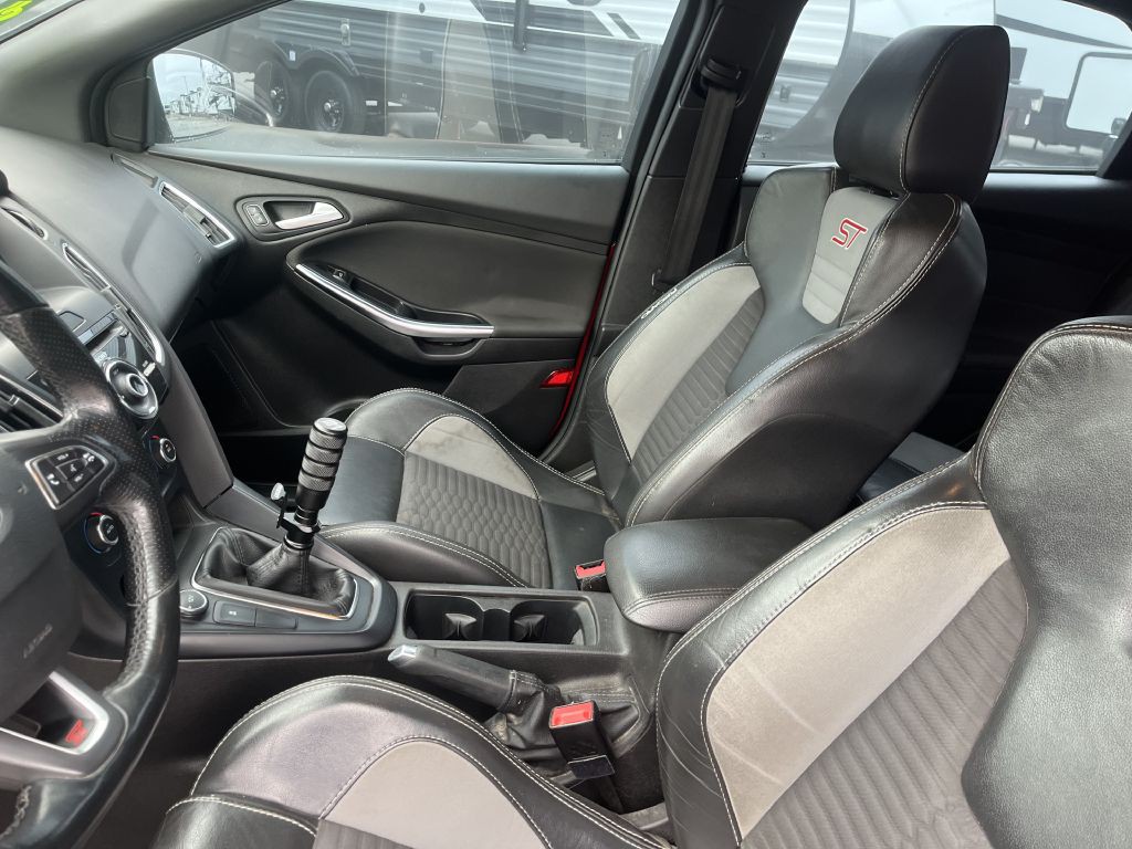 2016 Ford Focus Image 16