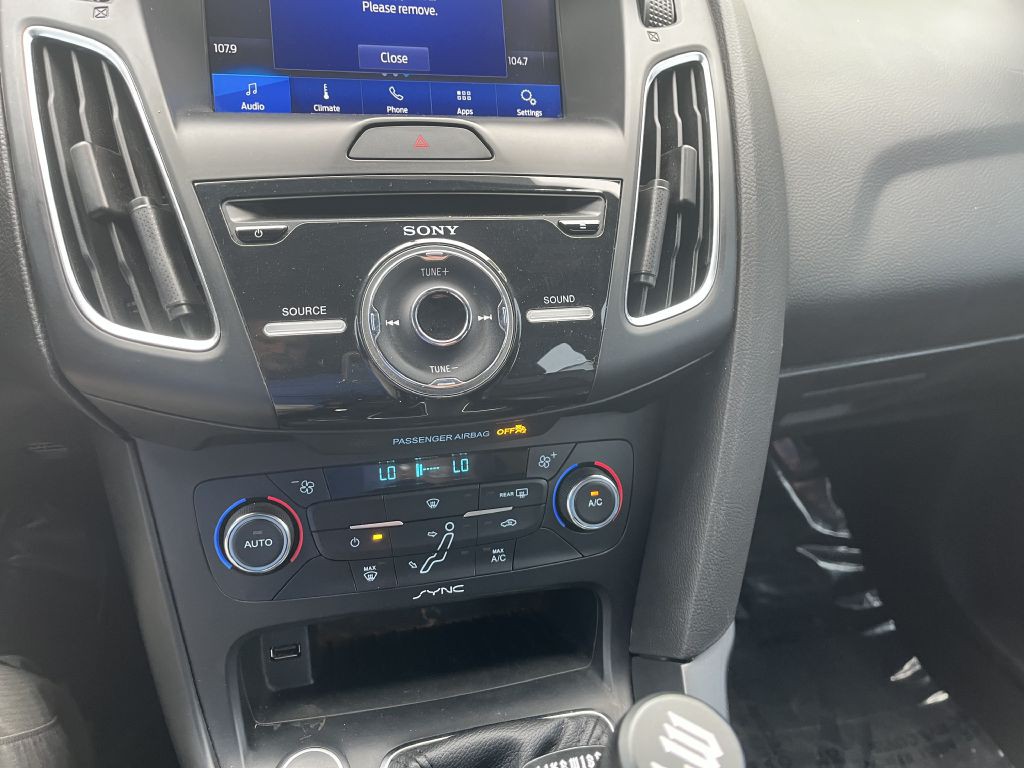 2016 Ford Focus Image 22