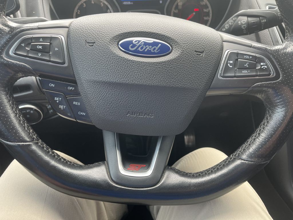 2016 Ford Focus Image 23