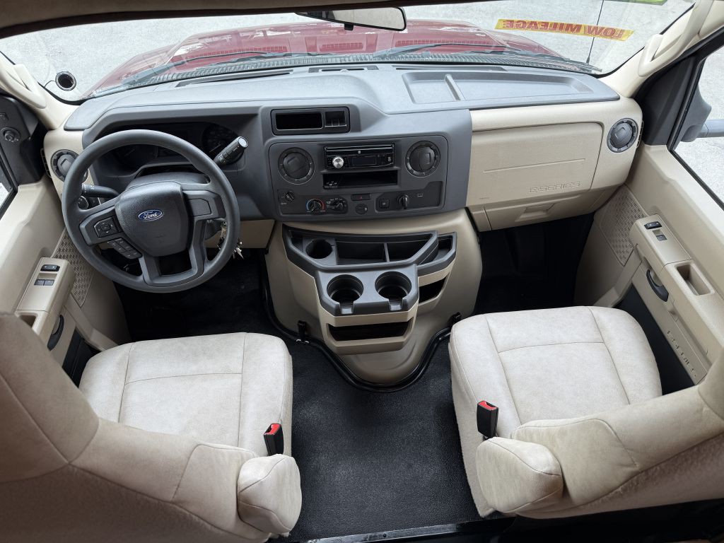 2022 Ford Econoline Image 39