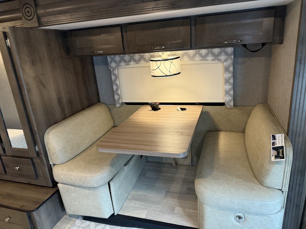 2022 Ford Econoline Image 45
