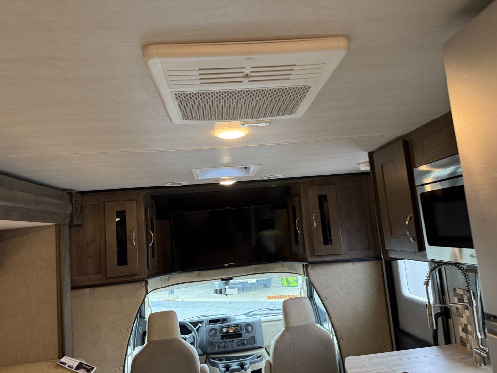 2022 Ford Econoline Image 49
