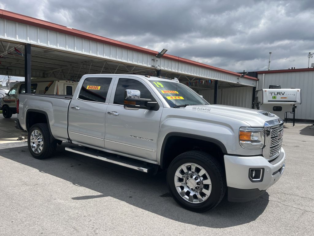 2019 GMC Sierra Image 2