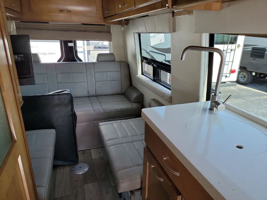 2019 Mercedes-Benz Sprinter Image 9