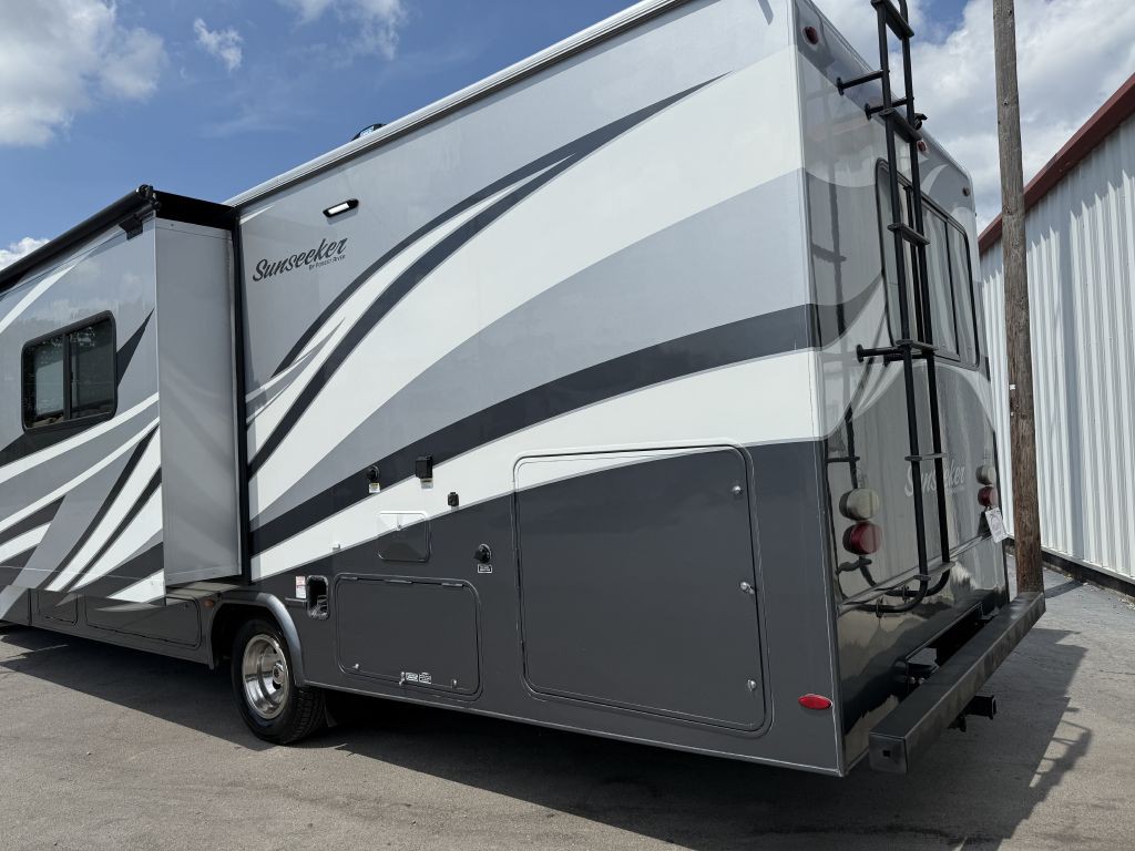 2018 Ford Econoline Image 31