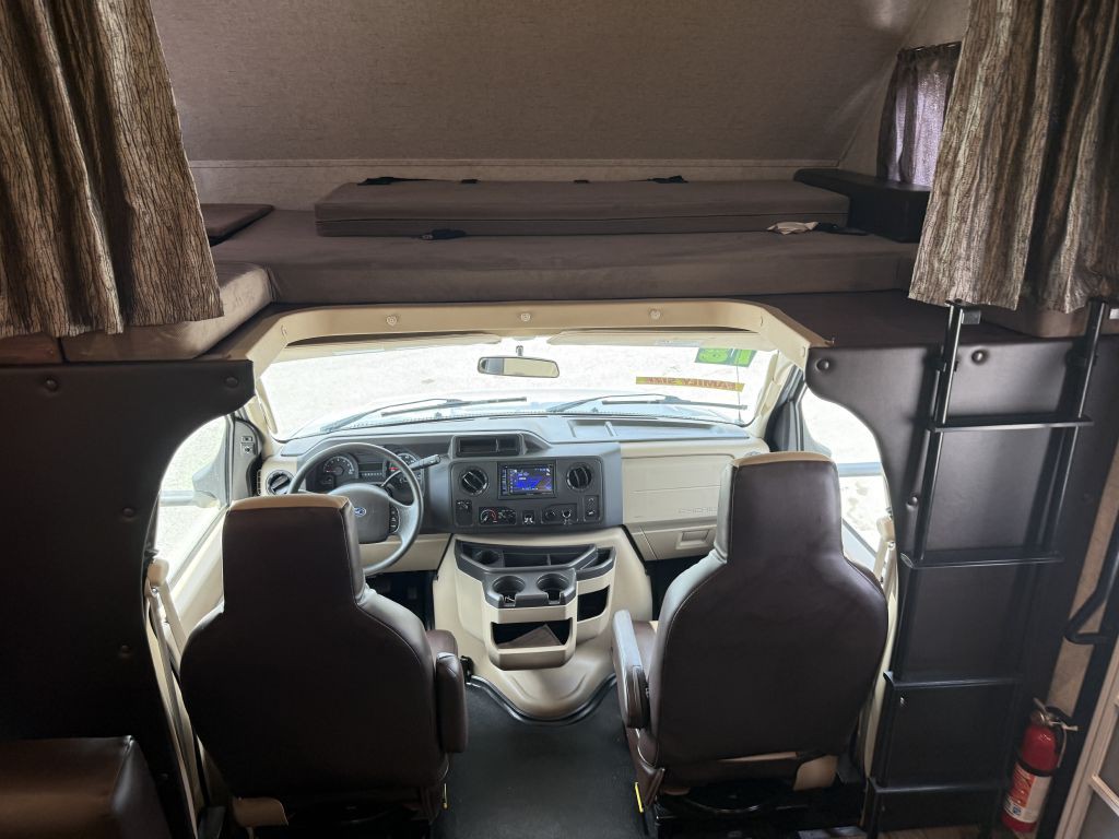 2018 Ford Econoline Image 47
