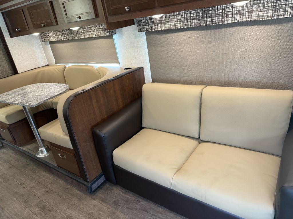 2018 Ford Econoline Image 50