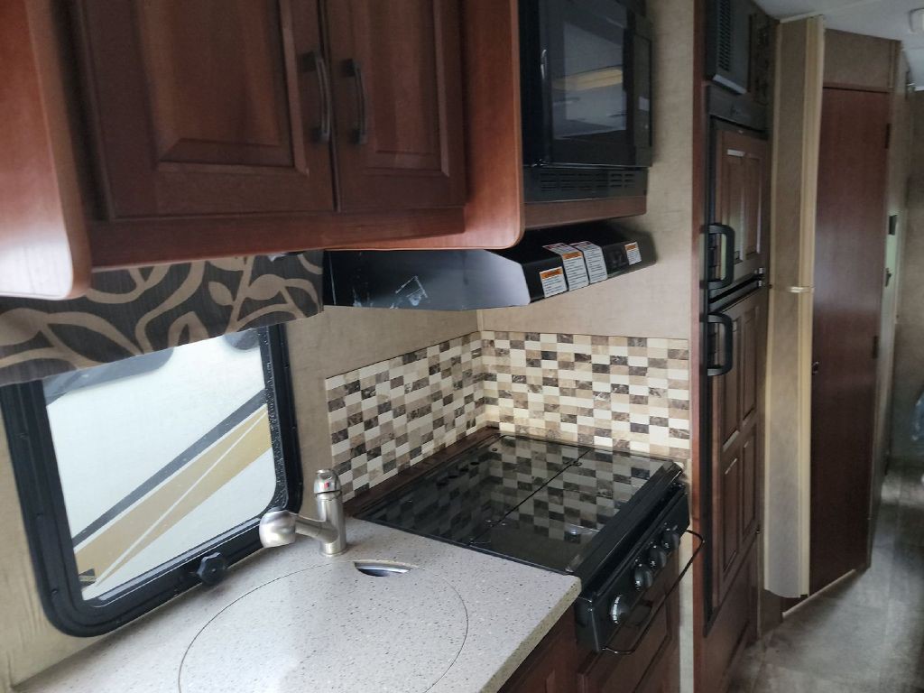2017 Mercedes-Benz Sprinter Image 9