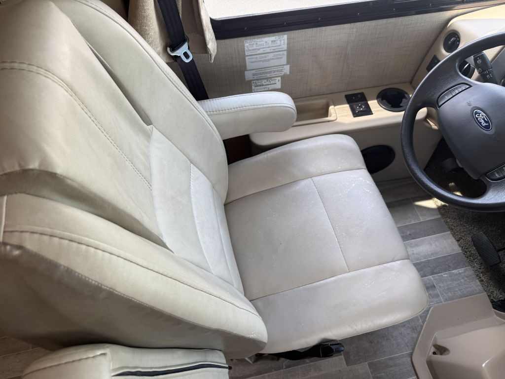 2019 Ford Econoline Image 41