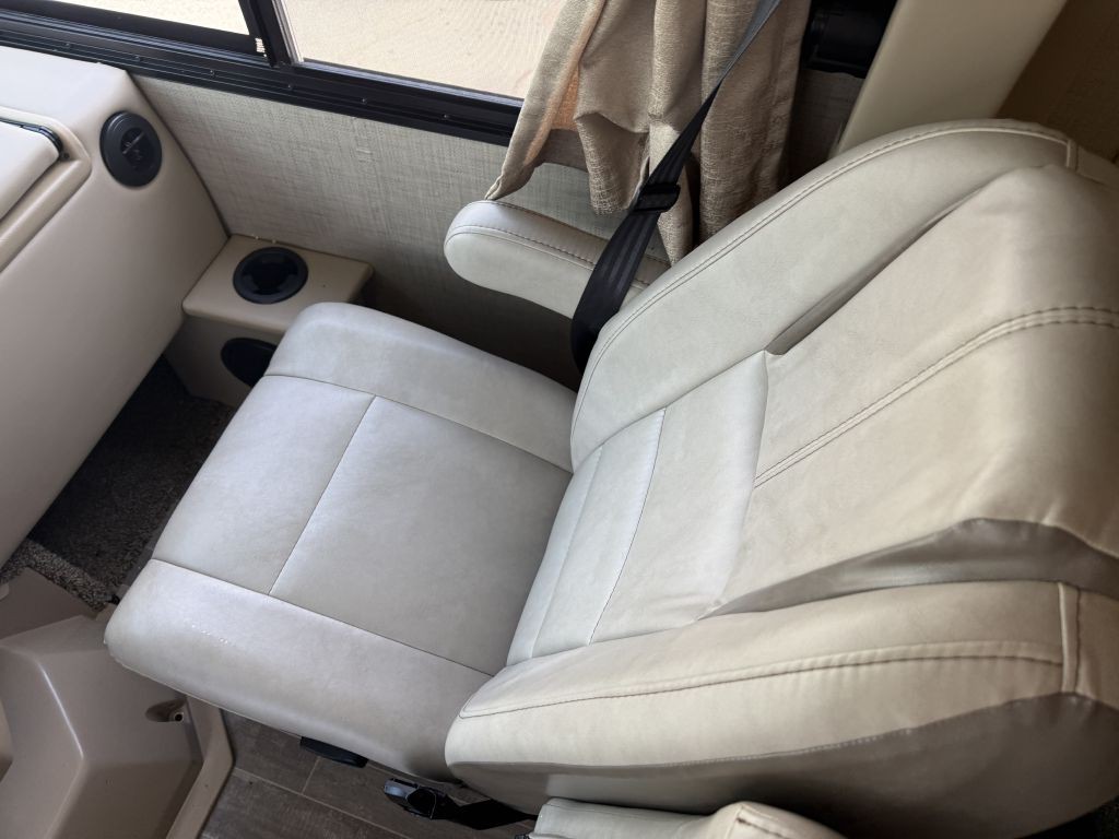 2019 Ford Econoline Image 42