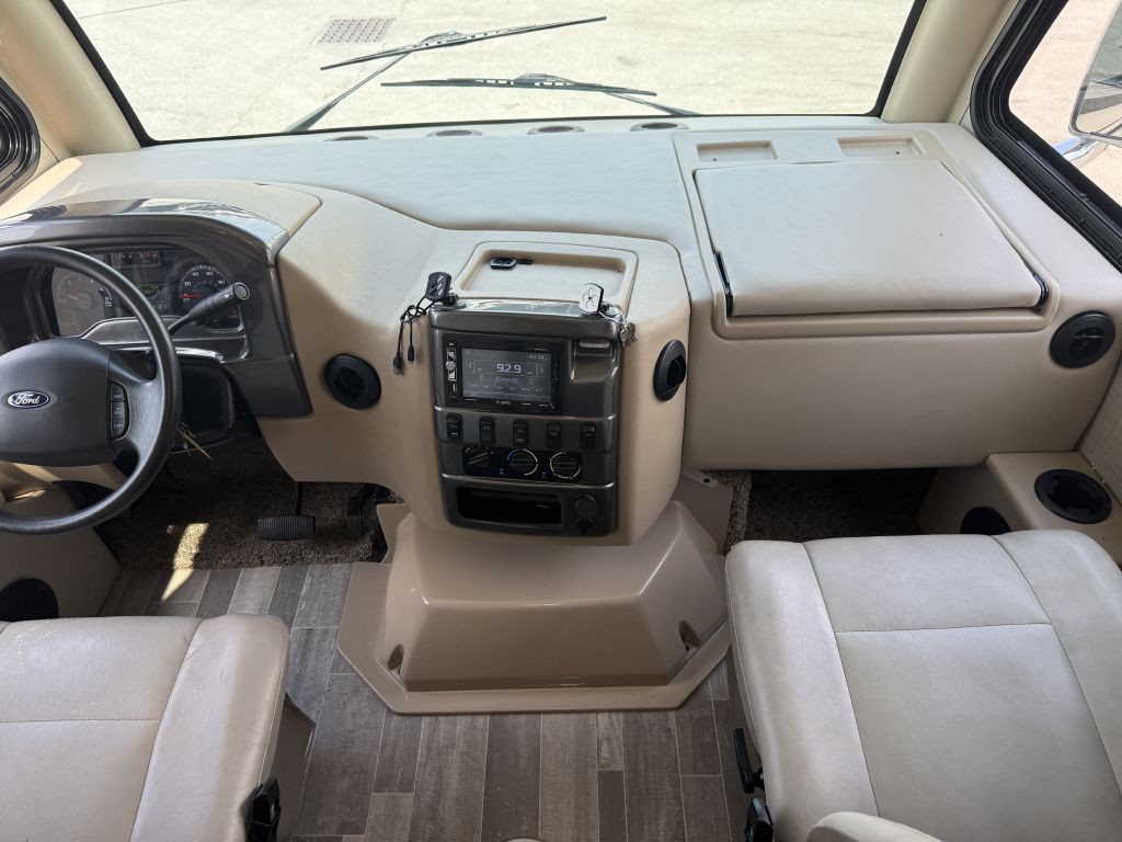 2019 Ford Econoline Image 43